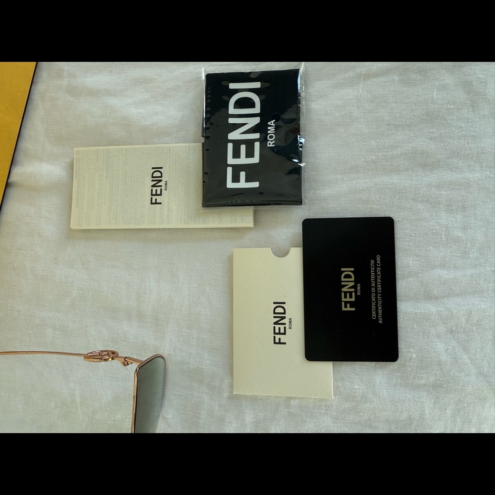 Metal F is Fendi Sunglasses FF 0323/S Rose Gold. Only worn a few times - Picture 7 of 9